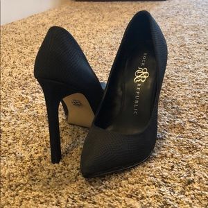 Rock & Republic Arabella Black Snake Print Heels